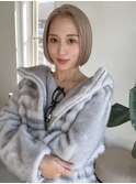 大人上品なミルクティーベージュのコンパクトボブ×松平達彦