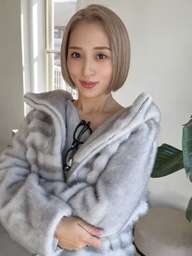 リエンスオーラ(RIENS aura) 大人上品なミルクティーベージュのコンパクトボブ×松平達彦