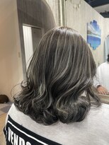 シーラビューティーリゾート(Sea-La Beauty Resort) グレージュハイライトで白髪ぼかし