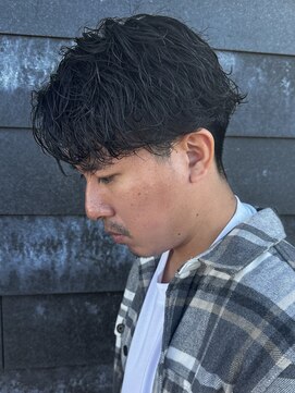 ヒュイル バイ ニアウ(Hwyl by Niau) メンズマッシュパーマ波巻パーマツイストスパイラルパーマ