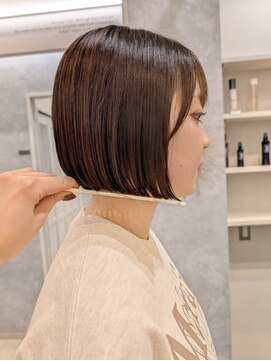 ポジ(poji) ボブ　ミルクティーベージュ　艶髪　髪質改善カラー　ショート