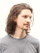 ワースホワイル(WORTH WHILE)&nbsp;刈り上げセンターパートサーフカールフェザーパーママレットヘア