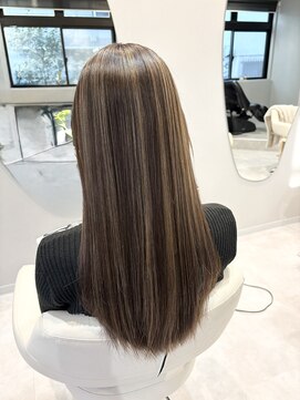 リヴナ(Livna) 上品なハイライトで大人っぽスタイル◎