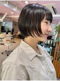 軽めな質感でつくる束感ショートボブ