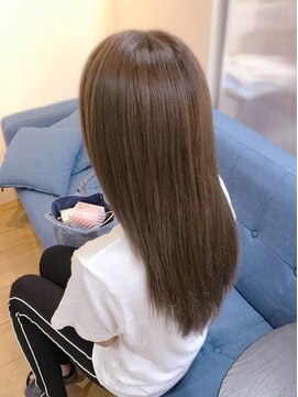 トゥエンティーフォー 泉大津店(24) サラツヤのストレートヘア。実はこれ…エクステなんです！