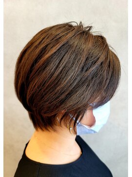 ヘアーズビースリー ポートサイド 大人くびれショートｘ丸みショート　20代30代40代