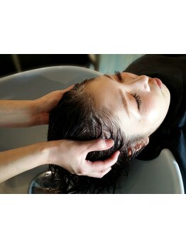コラーゲンスパクリームを使用しヘッドマッサージ♪毎日頑張っている自分に至福のご褒美TIMEをプレゼント☆
