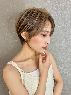 レーヴバイロンド 仙台(Reve by Lond) 大人美人ショートボブ 白髪ぼかしハイライト デザインカラー