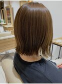 つるんとボブ/切りっぱなし外ハネ/ヘーゼルブラウン