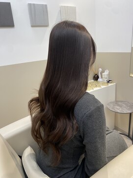 シュヴーブリヤン(cheveux brillants) 【韓国風の緩やかウェーブで上品な印象の艶髪ロングヘア】
