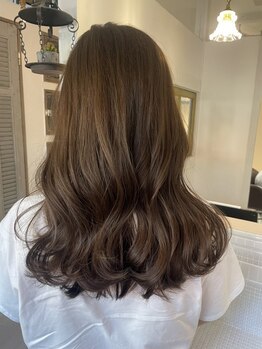 ロッソ ヘアデザイン(ROSSO hair design)の写真/イタリアのオーガニック認証機関認定、92%天然由来成分のヘアカラーVilla Lodolaで艶やかなスタイルへ!