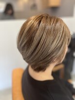 アヤジンビオス店(Ayajn bios)&nbsp;ショートスタイルと白髪ぼかし