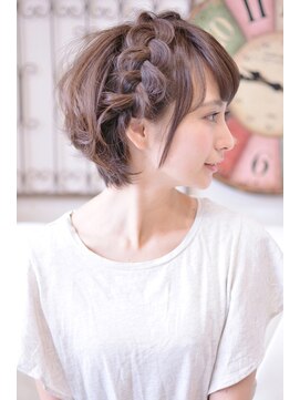 メイズ(MAZE) ショートボブの編みこみアレンジ【メイズ東中野・鍛波良志行】