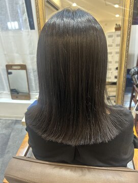 ローレン(Loren) 切りっぱなしボブ