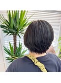 【抜け感カラーで小顔◎】グリーンハイライトxマッシュショート