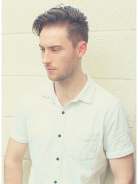 ジジバイワースホワイル(jiji by WORTH WHILE) 刈り上げセンターパートサーフカールフェザーパーママレットヘア