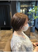 品のある丸みショートボブとベージュカラー 30代40代50代