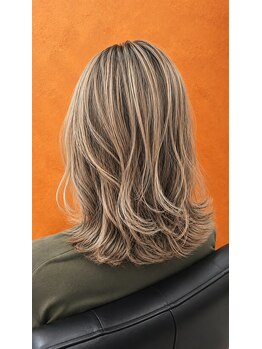 イルヘアーデザイン(ill)の写真/【椥辻駅】大人女性にもオススメベージュ系ダブルカラー♪髪を束ねても下ろしてもカワイイお色！