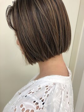 ラパンセヴェール(LA PENSEE VERT) ハイライトグラデーション×ミニボブ