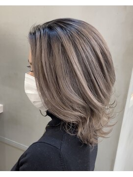 ロンドアジュール 横浜(Lond azur) 地毛残しバレイヤージュ×ミルクティーベージュ