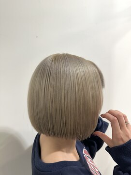 ハロ 蕨(HALO) ホワイト×ブラック【阿部佑香】