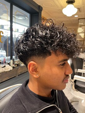 ルドローブラント 有楽町店(Ludlow Blunt) 【LUDLOW　BLUNT】フェードカット スペインカール メンズパーマ