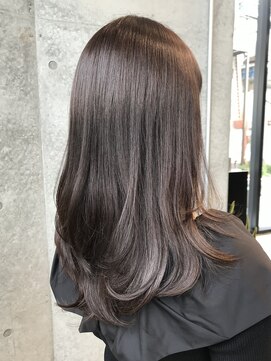 ラブクロムトーキョー オモテサンドウ(LOVECHROME OMOTESANDO) ラベンダーグレージュのレイヤースタイル