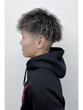 ブリリオ(BRILLIO) ツイストパーマ×ハイライト（ホワイト系）