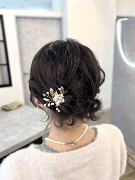 短くても可愛いボブのふわふわアップアレンジ♪