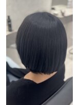 アンド(&.)&nbsp;ワンブリーチだから叶う。光に透ける「ブルーブラック」
