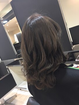 ディーヘアーデザイン(d.HAIR DESIGN) アディクシーシルバーとエメラルド☆