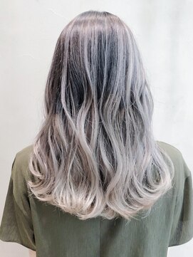 アルバム 銀座(ALBUM GINZA) ハイライトグラデーションホワイトグレー_セシルカット_ba300751