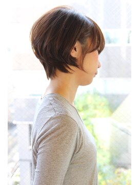 レウナ 外苑前(Reuna) 【30代40代50代】トップふんわり耳かけ小顔ショート
