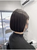 【頭は小さく、首は長く見せてくれるミニマムボブ】
