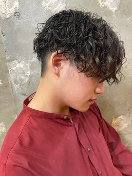 アカ(ACA) マッシュ　ツイストスパイラル　波巻きパーマ　センターパート