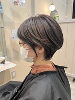 シダ(sida)&nbsp;[sida 鹿毛] 大人女性　白髪ぼかしコントラストハイライト