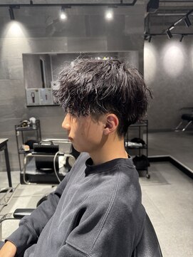 スタッド 松戸(stud. Men‘s) 刈り上げマッシュ×波巻きパーマ