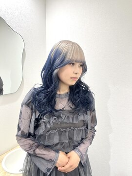 モニカ 栄店(MONIQA) ホワイトベージュ × ネイビーブルー