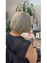 プシュケ(PSYCHE)&nbsp;大人かわいいワンカラーホワイトブロンド×丸みショートボブ20代