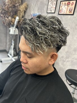 段 本気のメッシュパーマ