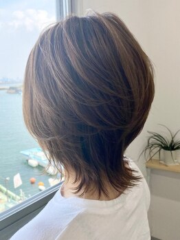 大人女性にも人気の“バレイヤージュ”で立体感を出し、透明感のある色味＊大人可愛いスタイルを叶えます◇