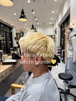 アース 若葉台店(EARTH)&nbsp;メンズ ブリーチ2回でホワイトブロンド｜透明感重視のハイトーン