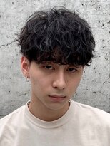 バイフィフス 原宿/表参道(by fifth)&nbsp;緩め波巻きスパイラルパーマシャドウパーマメンズセンターパート