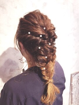 ボヌールヘア(BONHEUR HAIR) ボヌールヘアー 綾瀬【YUKIE】ヘアアレンジ 編み込みダウン