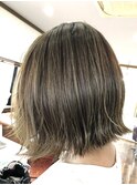 カーキベージュ