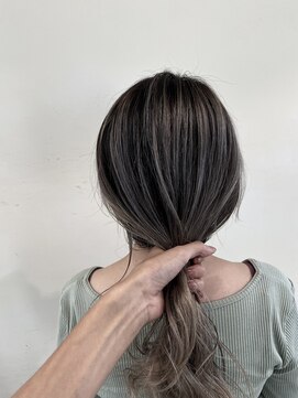 リー 枚方(Lee) 結んでも可愛いバレイヤージュ