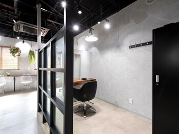 くせ毛活かし 脱縮毛矯正専門ブランド and wave. 千葉船橋店【アンドウェーブ】