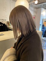 ルーム(Loom.)&nbsp;ハイトーン顔周りレイヤーカットブリーチカラーアンブレラカラー