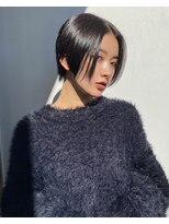 エアー 青山(AIR)&nbsp;丸みショート前下がりセンターパートハンサムくびれショート