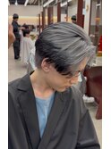 韓国風シルバーエンドカラーセンターパート　フェザーショート
